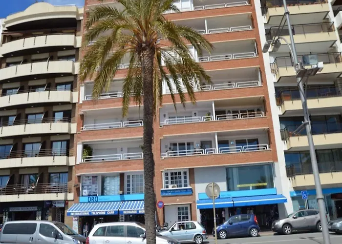 In Lloret Near Lloret Апартаменты Льорет-де-Мар